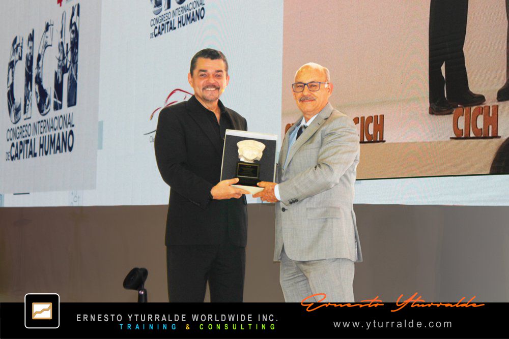 Ernesto Yturralde reconocido en México por su trayectoria en Team Building y Desarrollo Organizacional en LATAM