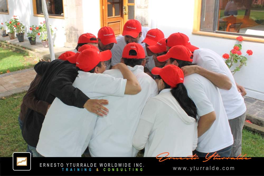 Team Building LATAM | Talleres de Cuerdas Empresariales en la región