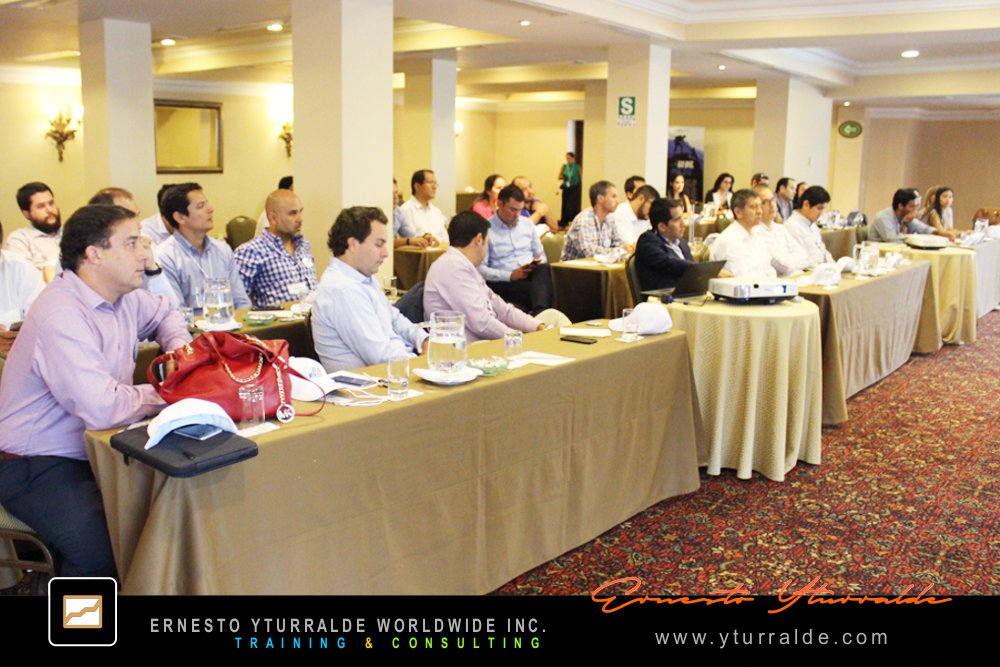 Ernesto Yturralde galardonado como International Speaker of the Year por su trayectoria como conferencista internacional
